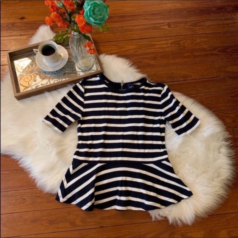 Euc Gap navy white striped peplum zipper top s